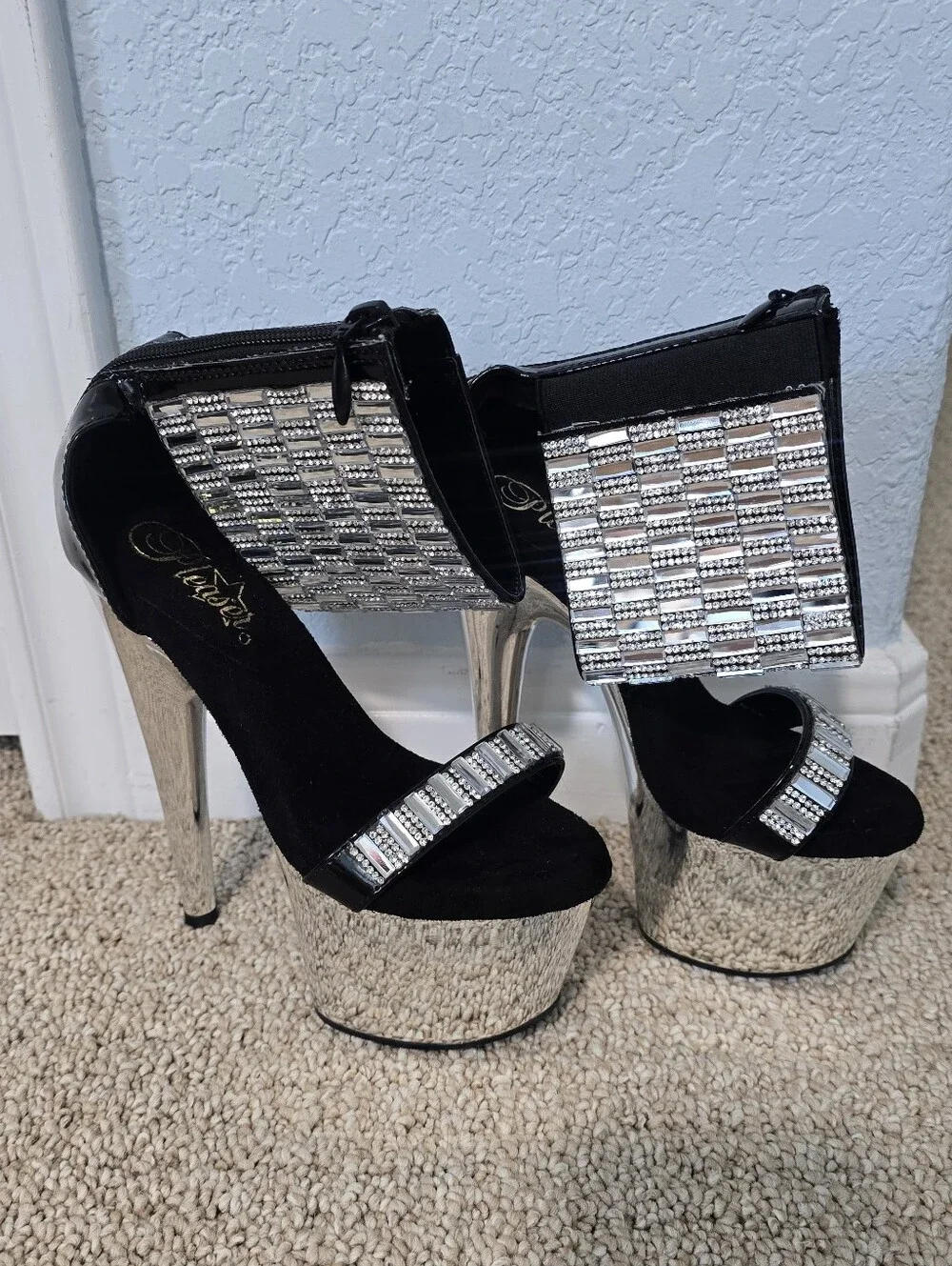 Pleasers 7 Inch Silver Sandal With Rhinestone Strap Size 5